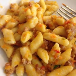 La Fattoria di Leopoldo - Gnocchetti al ragù di carne e peperoni