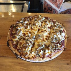 Wolfey's Wapsie Outback - Thin sausage and mushroom pizza