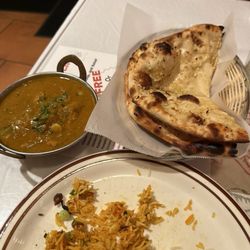 Himalayan Tandoori & Curry House - Chicken curry and garlic naan