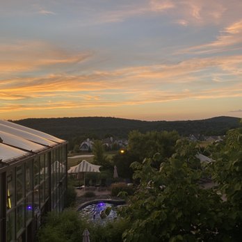 Grand Cascades Lodge - Resorts Near Me - Hamburg, New Jersey