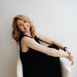 Hi! I'm Ashley, I'd love to help style your hair