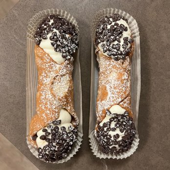 La Biscotteria - Cannoli with chocolate chips - Bakeries Near Me - Redwood City, California La Biscotteria - Cannoli with chocolate chips - Bakeries Near Me - Redwood City, California