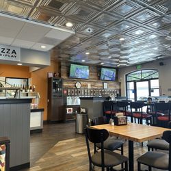 Round Table Pizza - Beers on tap