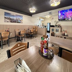 Pho 4 U - Inside was small