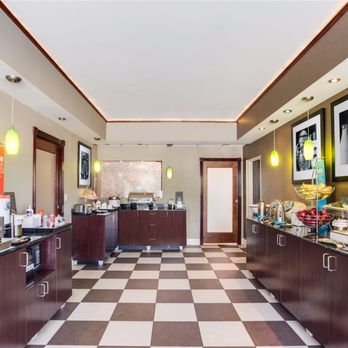 Hampton Inn Somerset - Breakfast Area - Hotels Near Me - Somerset, Pennsylvania