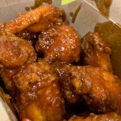The Wingery - Garlic BBQ wings! So good!!!