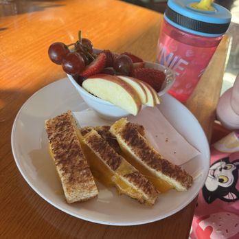 Ray's Café - Kids grilled cheese - Seafood Near Me - Seattle, Washington Ray's Café - Kids grilled cheese - Seafood Near Me - Seattle, Washington