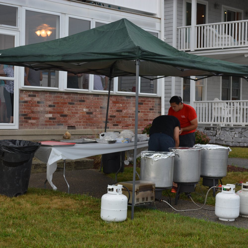 Clambake Connection - Preparation in the rain ... it stopped in time. - Caterers Near Me - Stamford, Connecticut