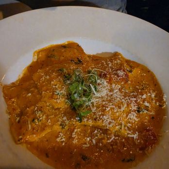 Mia Bella Restaurant - Mediterranean Near Me - Cleveland, Ohio