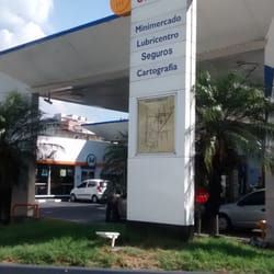 YPF - Vista desde la esquina.