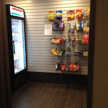 La Quinta by Wyndham Spokane North - Lobby - Store - Hotels Near Me - Spokane, Washington