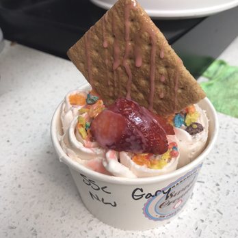 Sweet Creams - Strawberry Shortcake - Ice Cream & Frozen Yogurt Near Me - Honolulu, Hawaii