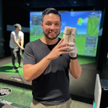 X-Golf Tualatin - Gifts and golf go well together for bdays! - Virtual Reality Centers Near Me - Tualatin, Oregon