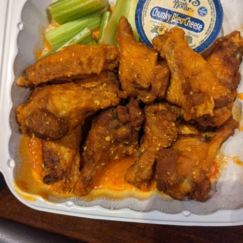 Kisling's Tavern - Buffalo wings, needed more sauce but good wings - Bars Near Me - Baltimore, Maryland