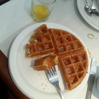 Centre Hôtelier Deville - Waffles - Hotels Near Me - Rouyn-Noranda, Quebec