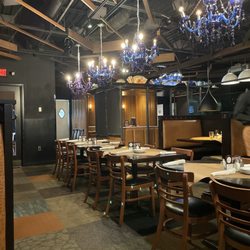 Kruse & Muer on Woodward - Dining room