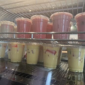 El Jardín De Los Suenos - Dessert, like a pudding with pieces of jello. Pudding flavors rompopo, strawberry... delicious - Coffee & Tea Near Me - Richmond, California