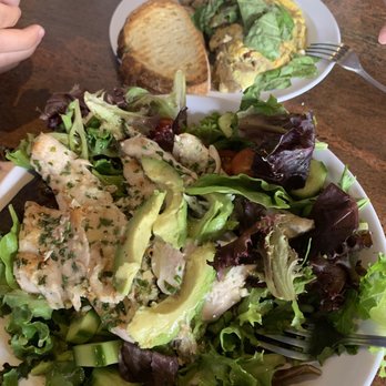 Cafe Vahik - Yellowtail salad and Veggie Omlet - Coffee & Tea Near Me - La Jolla, California