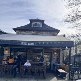 Front of the cafe ...
