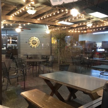Pizza Factory - Outdoor patio - Pizza Near Me - Oakhurst, California
