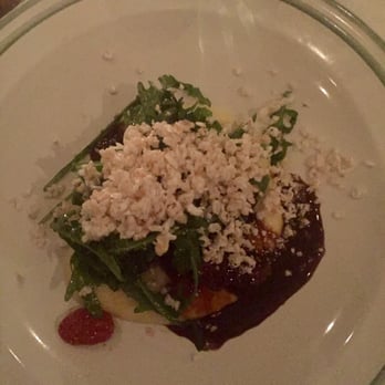 Vespa - Oksekød med polenta, bagt tomat, salat og knuste flæskesværd på toppen - Italian Near Me - Copenhagen, 84