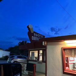 Toots Drive-In - Toots drive in