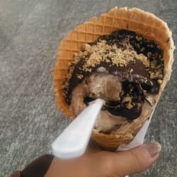 Santa Clara - Mi mala elección, helado de café con chocolate fue demasiado y no lo termine,.