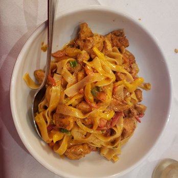Quattro Caffe - Chicken Alfredo - Italian Near Me - Costa Mesa, California