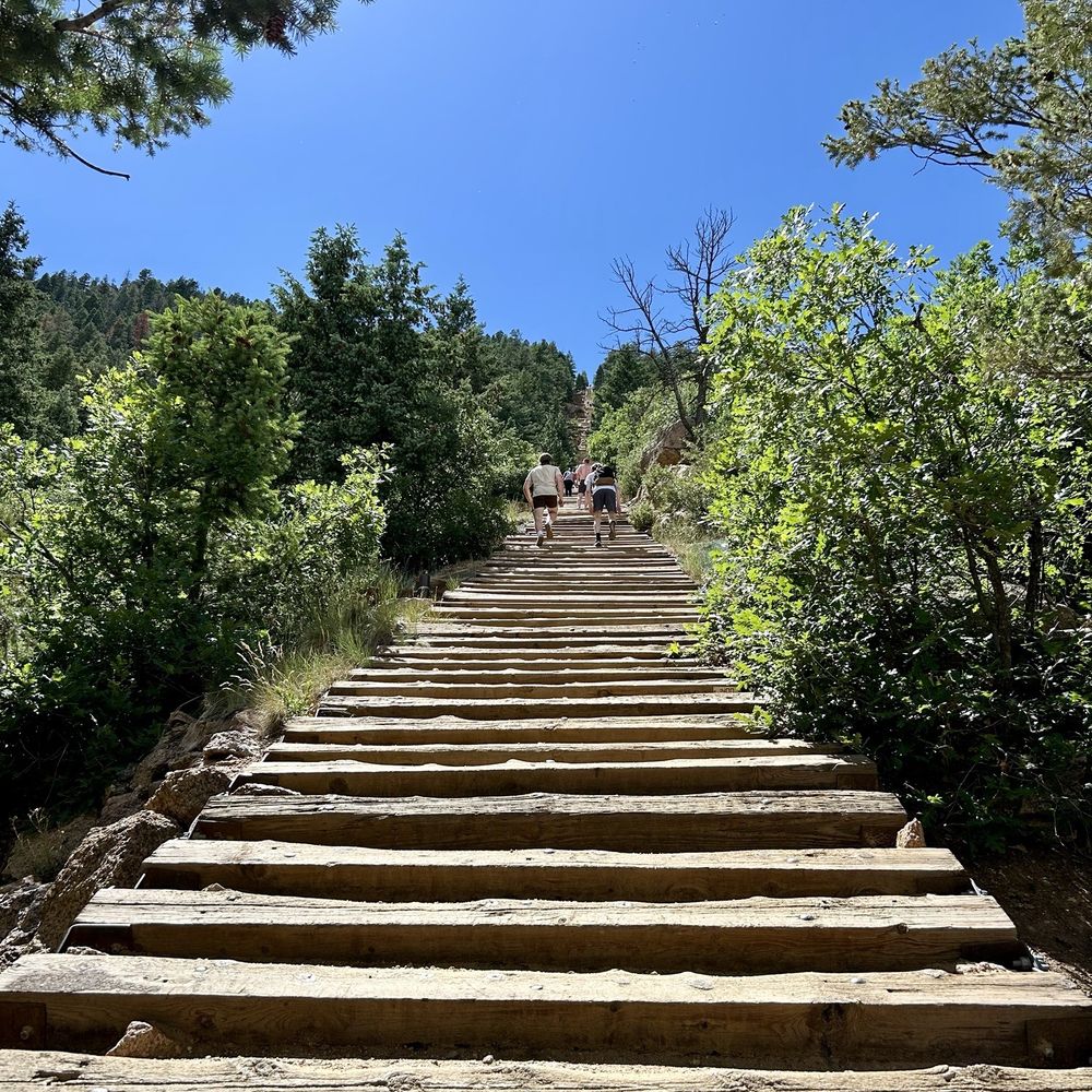 Manitou Incline - The extreme stairway incline. - Hiking Near Me