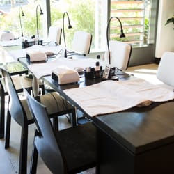 M Salon - Communal manicure table