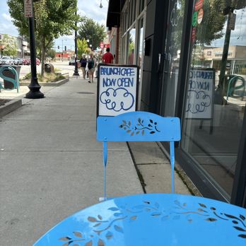 Blue Kale Cafe & Lounge - Outside / curbside table - Cafes Near Me - Skokie, Illinois