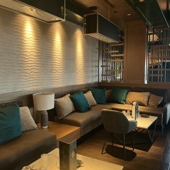The Green Room - Lots of comfy sofas here inside of outside isn't for you - Cocktail Bars Near Me - Burbank, California