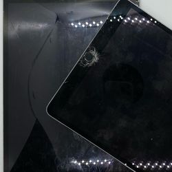 IPad with a cracked LCD? We offer a quick and reliable solution! We'll replace your damaged LCD with a high-quality part