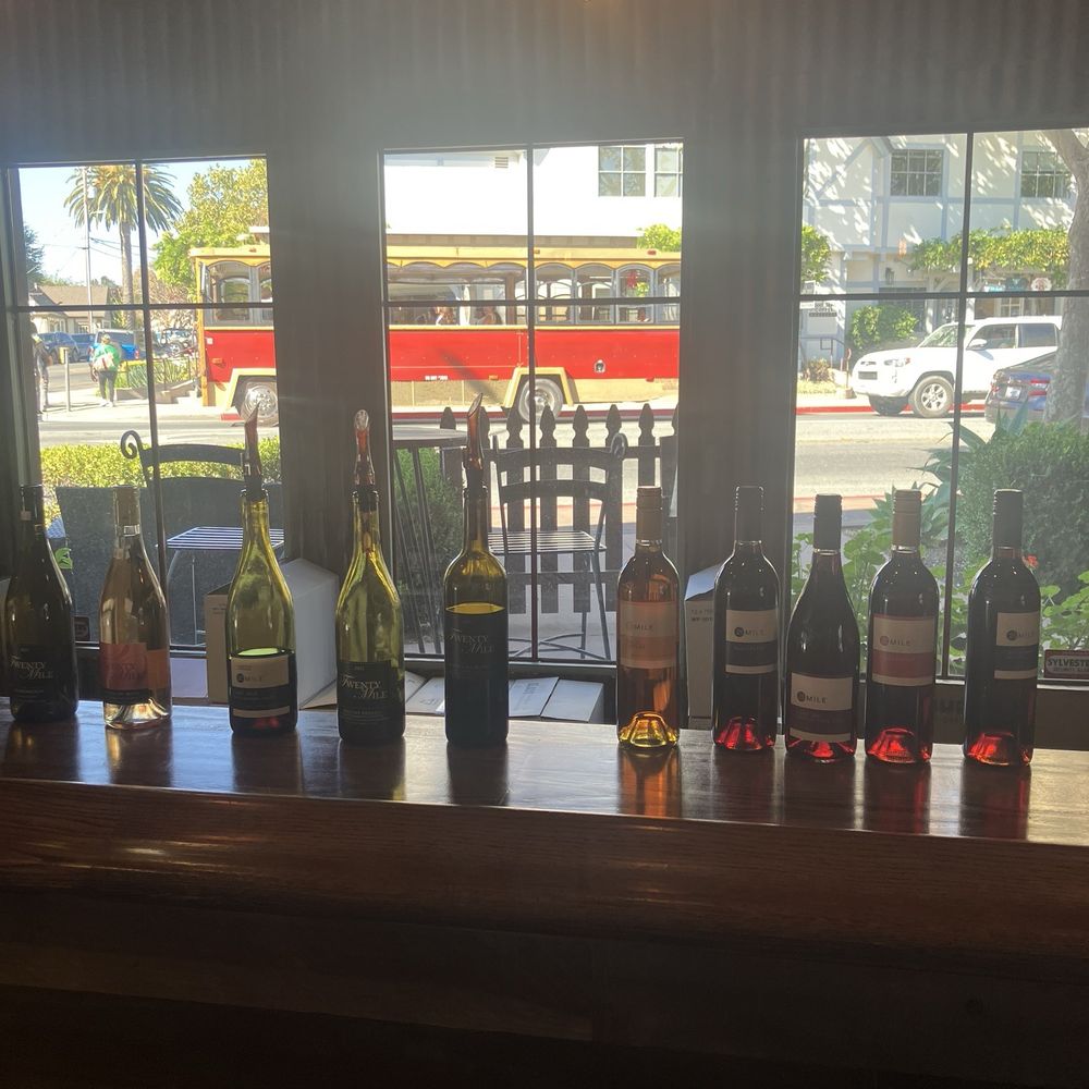 Dry wine tasting options on the left, sweet wine tasting options on the right Dry wine tasting options on the left, sweet wine tasting options on the right
