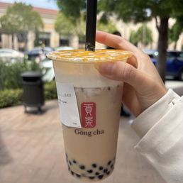 Oolong tea with milk foam Oolong tea with milk foam