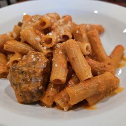 Spicy rigatoni with meatballs