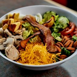 Tom's Burgers & Grill - The Big Salad