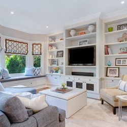 Imagine your bookshelf looking like this - let Clutter Cutter help.