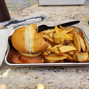 Railroad Bbq - BBQ croaker sandwich - Barbeque Near Me - Columbia, South Carolina