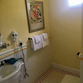 The Flower Farm Inn - Bathroom - Bed & Breakfast Near Me - Loomis, California