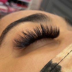 Buffalo Brow and Lash Lounge - Mega-volume eyelash extensions