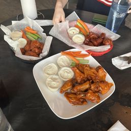 Boneless & traditional wings Boneless & traditional wings