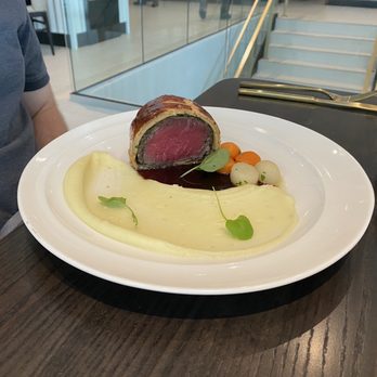 Gordon Ramsay Hell's Kitchen - Beef Wellington - New American Near Me - Miami, Florida Gordon Ramsay Hell's Kitchen - Beef Wellington - New American Near Me - Miami, Florida
