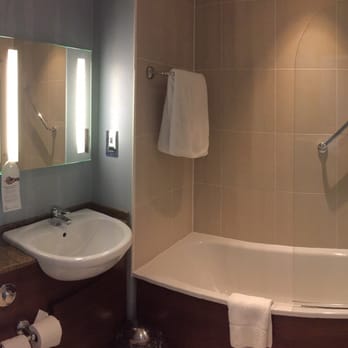 Mottram Hall - Bathroom - Hotels Near Me - Mottram, CHE Mottram Hall - Bathroom - Hotels Near Me - Mottram, CHE