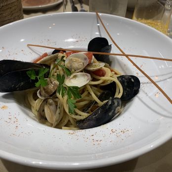 Trattoria da Rino - Spaghetti with clams & mussels...9/10 - Italian Near Me - Venezia, VE Trattoria da Rino - Spaghetti with clams & mussels...9/10 - Italian Near Me - Venezia, VE