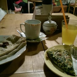 Palačinkárna - Dočkaly jsme se! :-) Vynikající slaná palačinka se sušenými rajčaty a špenátový quiche. Jedním slovem skvelé!