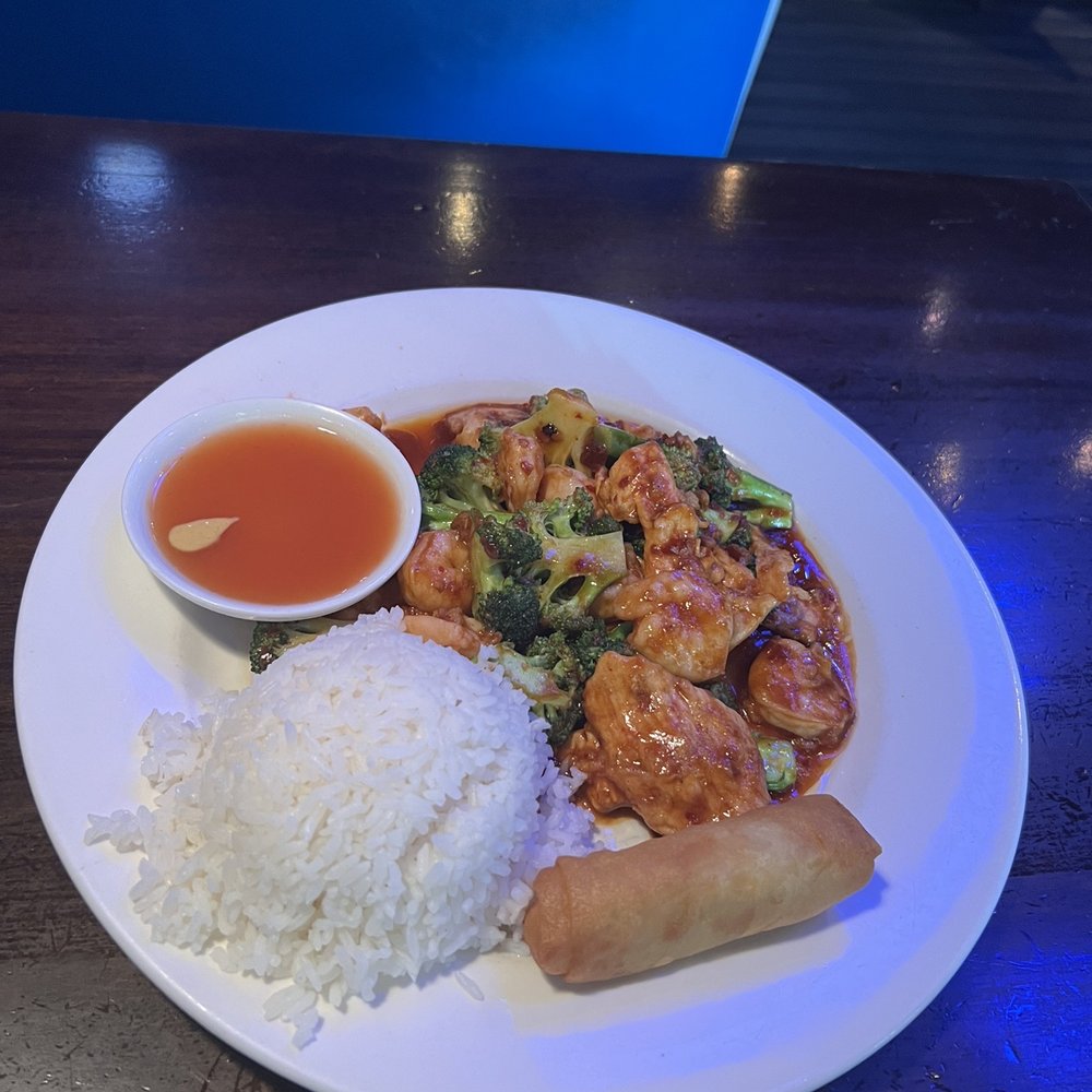Baoding - Chicken & Shrimp Broccoli - Chinese Near Me - Charlotte, North Carolina