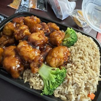 Panda House - C8. General Tso's Chicken Dinner Combo - Chinese Near Me - Lafayette, Louisiana Panda House - C8. General Tso's Chicken Dinner Combo - Chinese Near Me - Lafayette, Louisiana