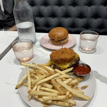 Bite Food & Coffee - Mac n cheese burger - Coffee & Tea Near Me - Hackensack, New Jersey