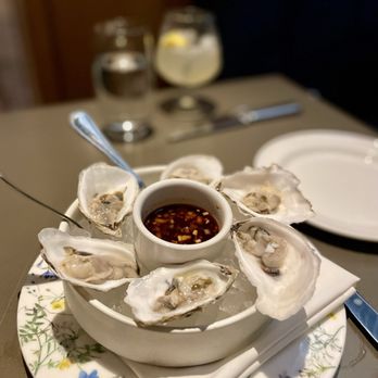 Queensyard - Oysters, 8/10 - Modern European Near Me - New York, New York Queensyard - Oysters, 8/10 - Modern European Near Me - New York, New York